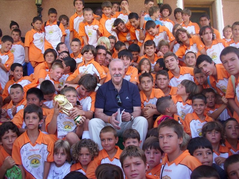 Visita del seleccionador nacional campeón del mundo, Vicente del Bosque